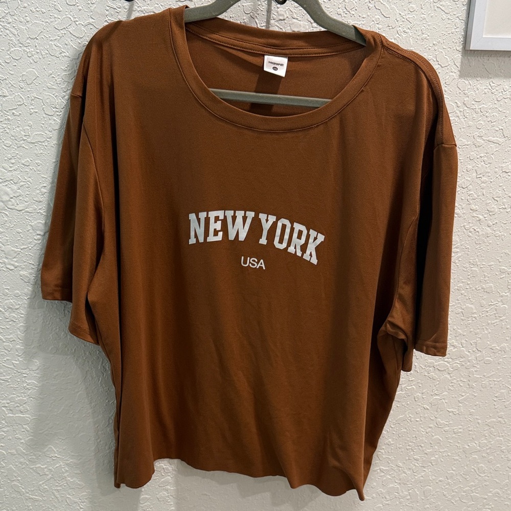 Custom crop - Brown New York USA Tee